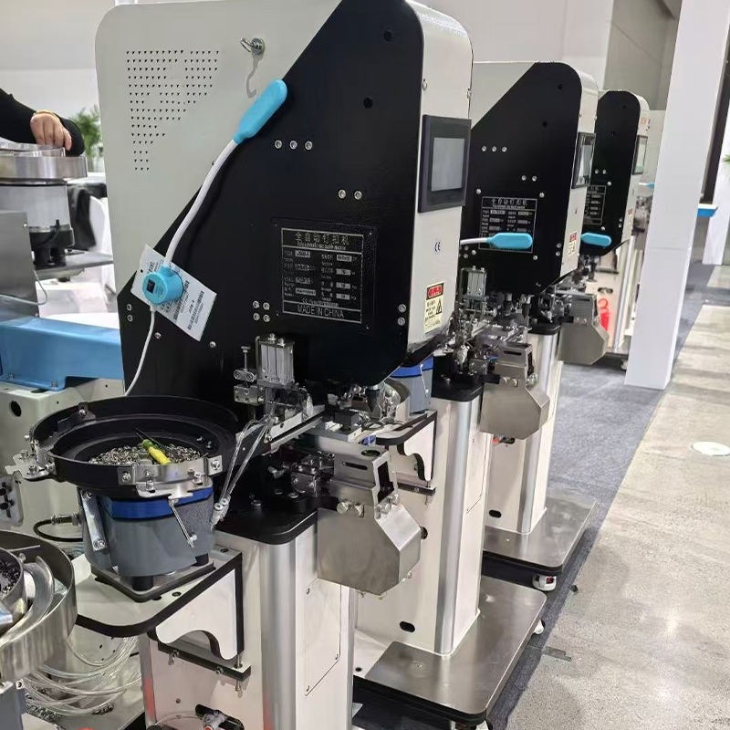 XC-714 (2) Automatic High Speed Snap Riveting Button Fastener Attaching Plastic Snap Button Machine