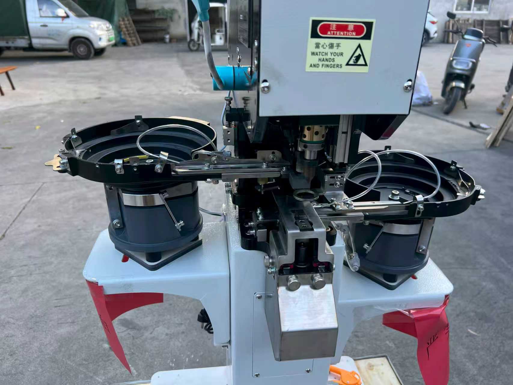 XC-714 (5) Automatic High Speed Snap Riveting Button Fastener Attaching Plastic Snap Button Machine